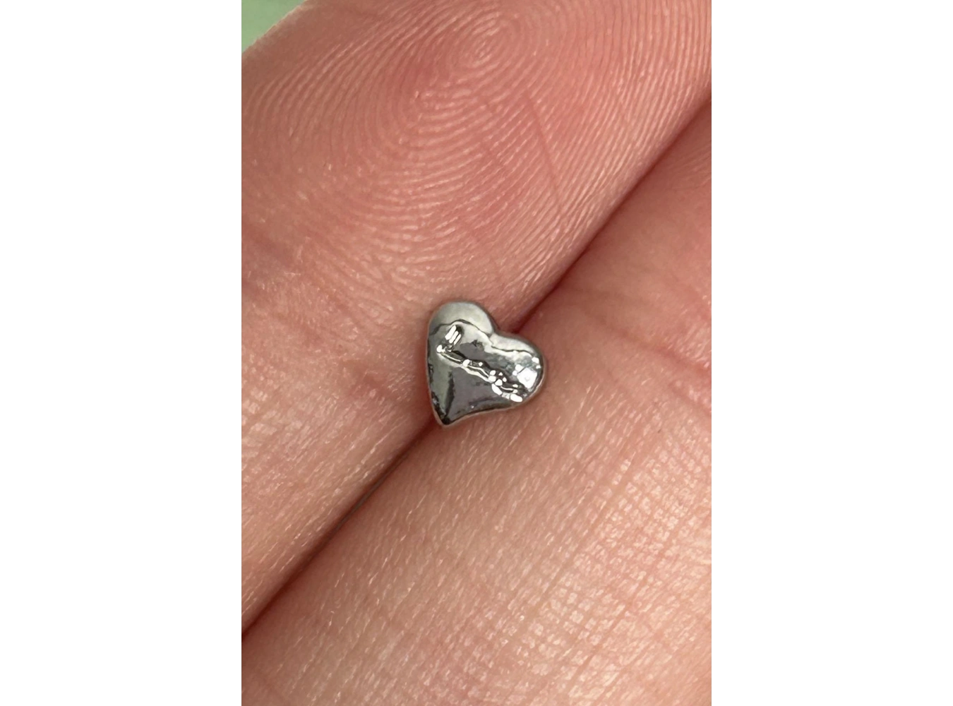 Gümüş Renk Kalp Figürlü Cerrahi Çelik Tragus/Kıkırdak Küpe/Piercing (Tek)