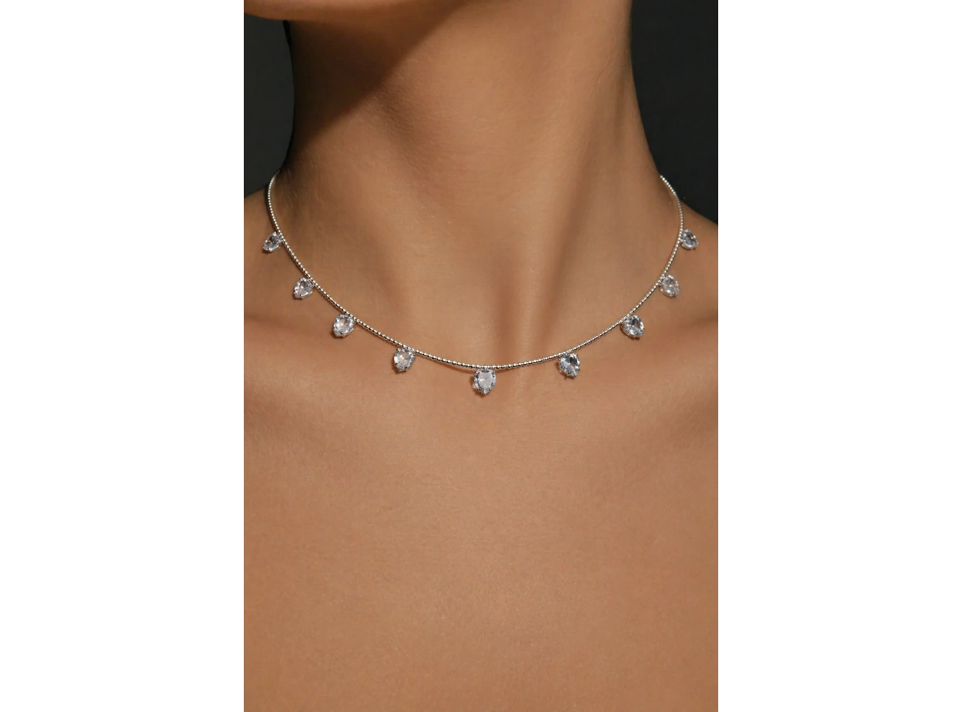 Gümüş Renk Kalp Figürlü Choker Kolye