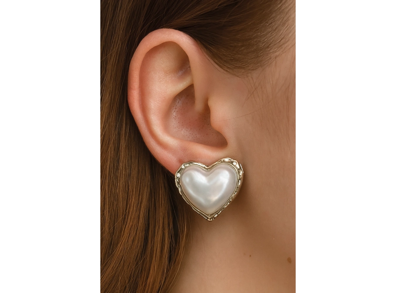 Gümüş Renk Kalp Figürlü İnci Detaylı Küpe (Çift)