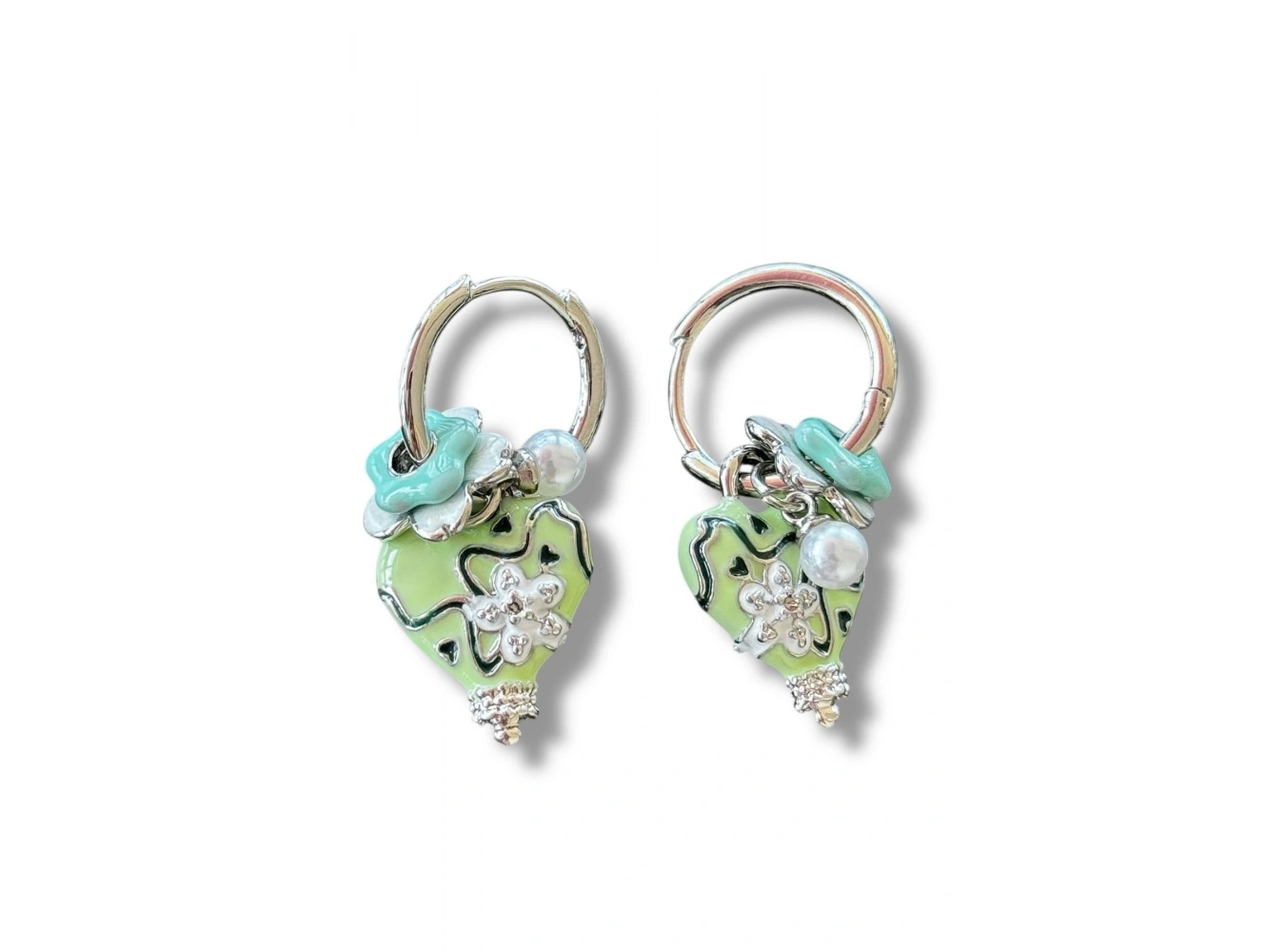 Gümüş Renk Kalp Figürlü Küpe (Çift)