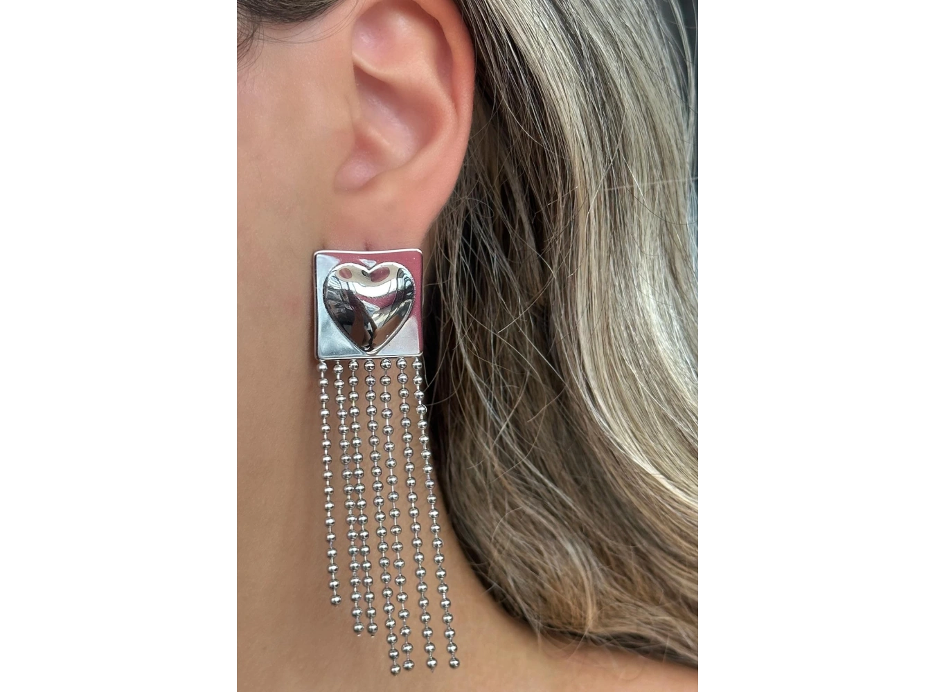 Gümüş Renk Kalp Figürlü Sallantılı Çelik Küpe (Çift)