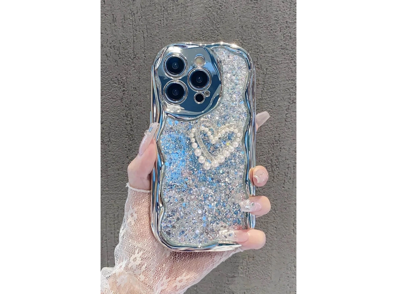 Gümüş Renk Kalp Figürlü Sim Detaylı 13 Pro Max Telefon Kılıfı