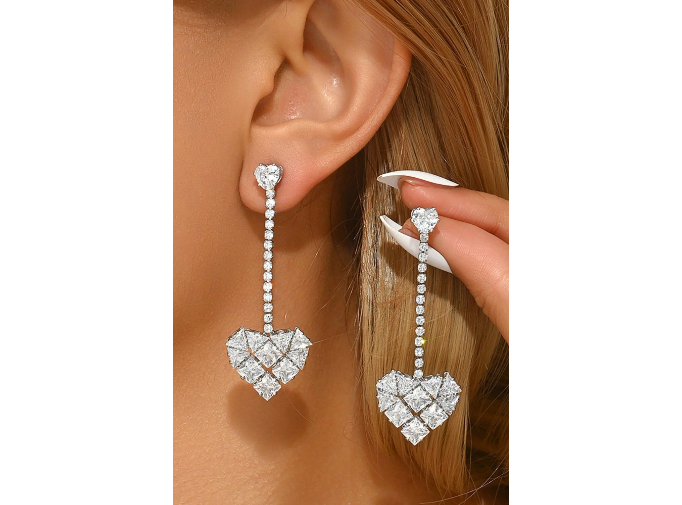 Gümüş Renk Kalp Figürlü Taş Detaylı 14K Altın Kaplama Küpe (Çift)