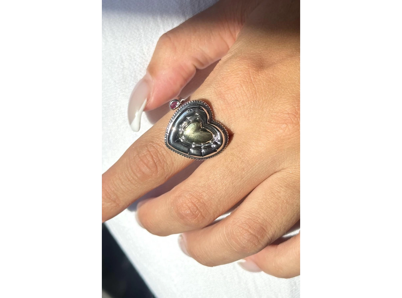 Gümüş Renk Kalp Figürlü Taş Detaylı Ayarlanabilir Yüzük