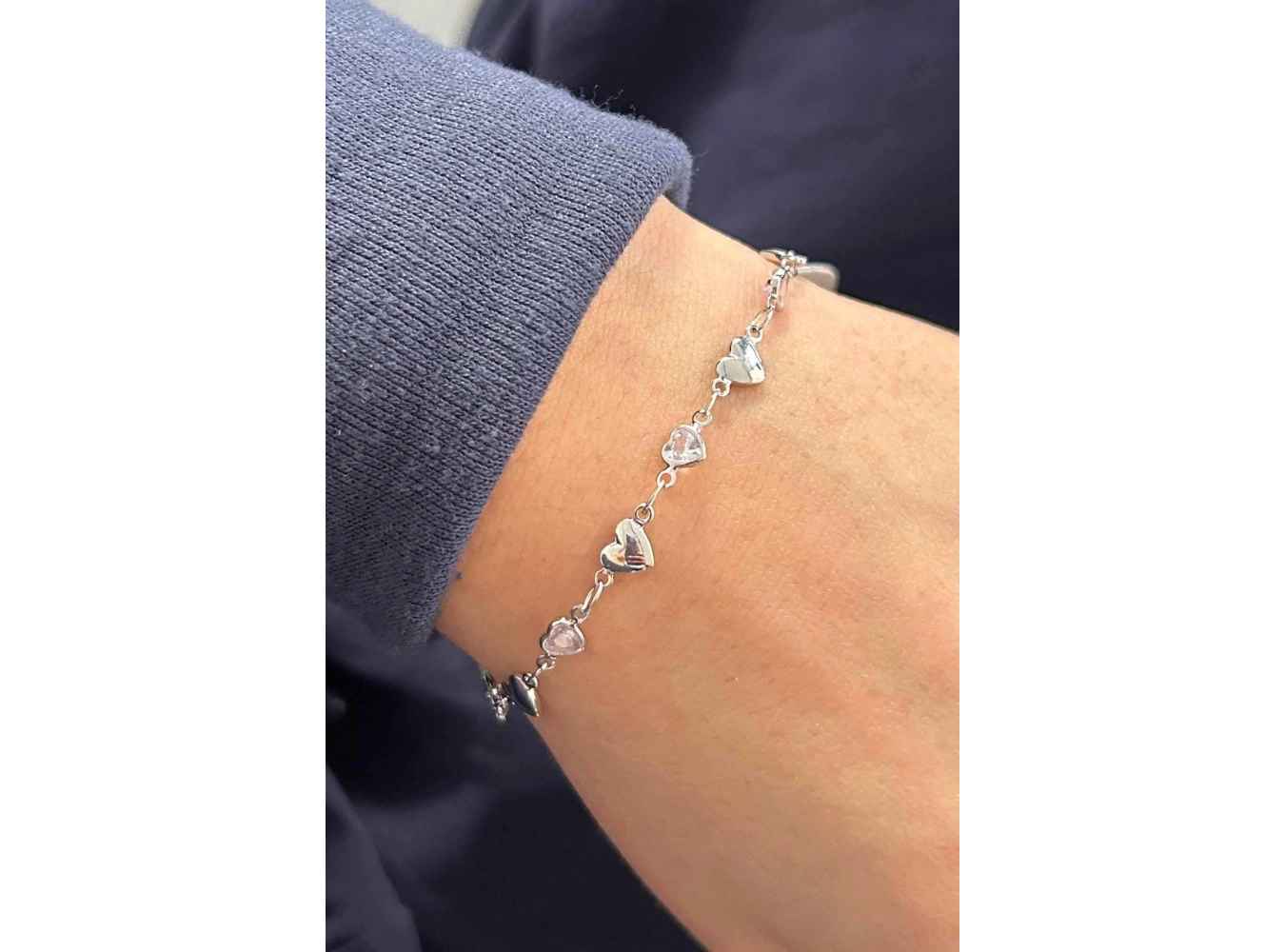 Gümüş Renk Kalp Figürlü Taş Detaylı Bileklik