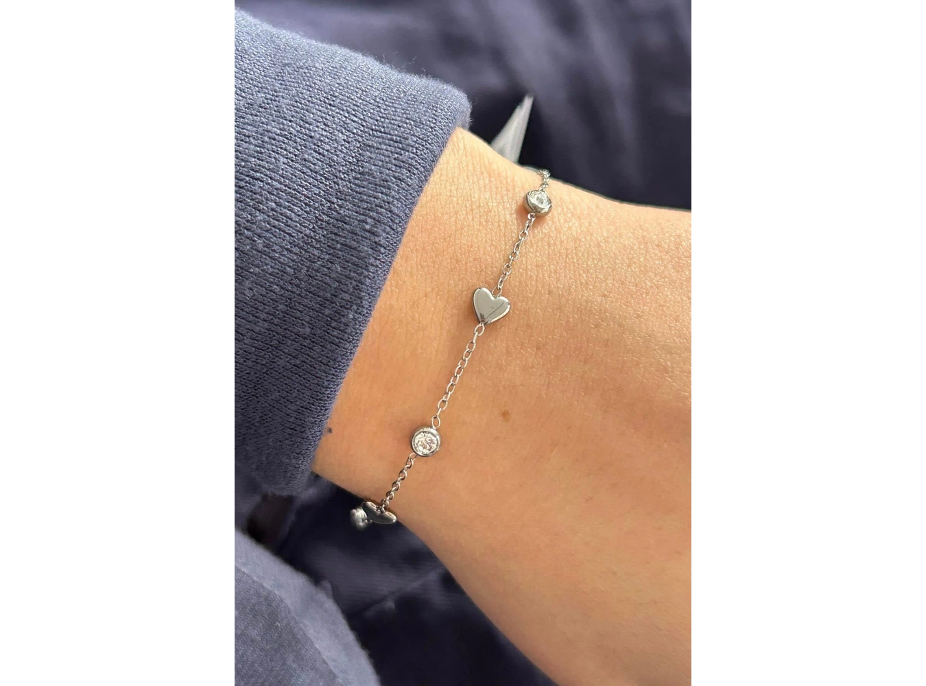 Gümüş Renk Kalp Figürlü Taş Detaylı Çelik Bileklik