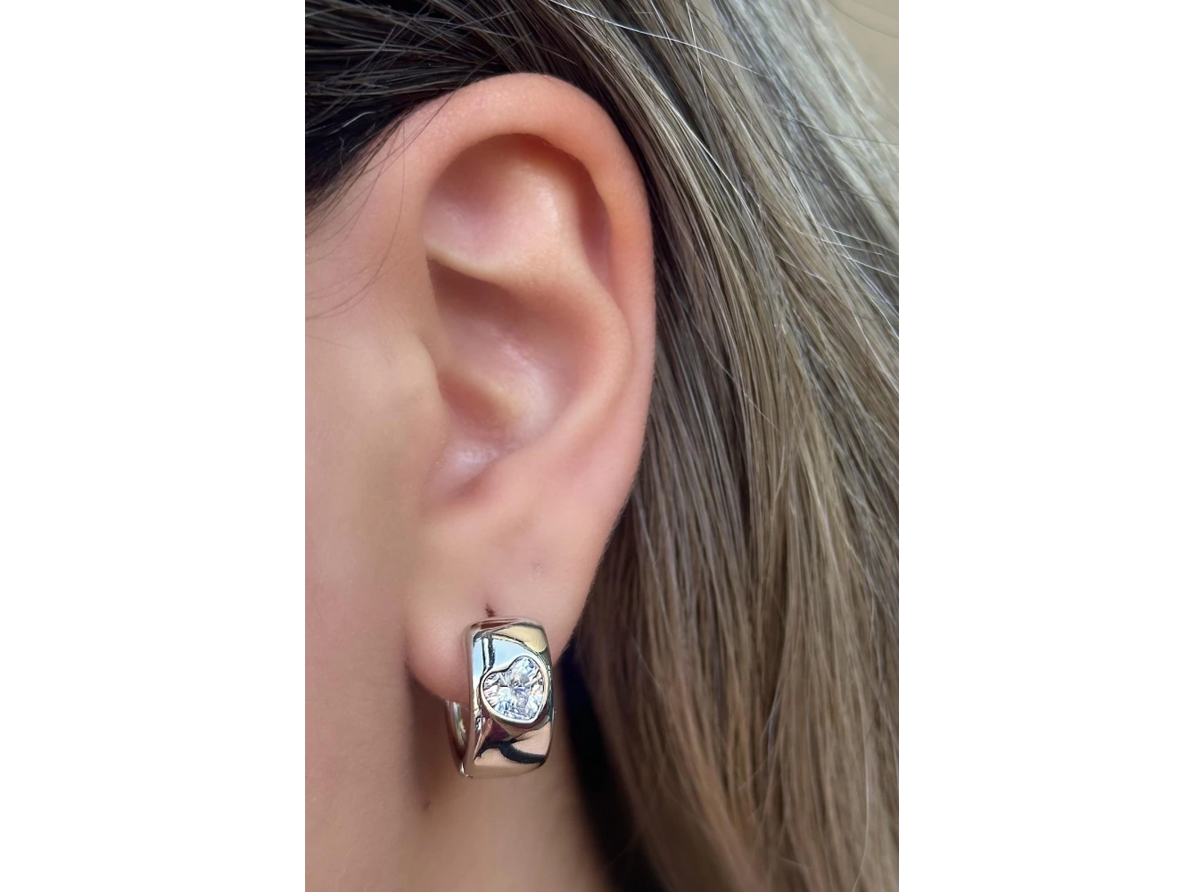 Gümüş Renk Kalp Figürlü Taş Detaylı Çelik Halka Xupıng Küpe (Çift)