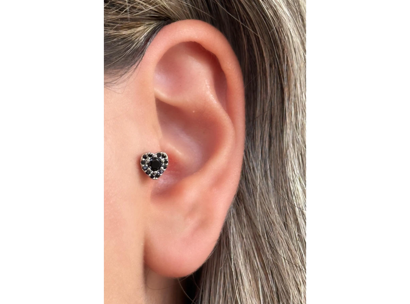 Gümüş Renk Kalp Figürlü Taş Detaylı Çelik Tragus/Kıkırdak Küpe/Piercing (Tek)