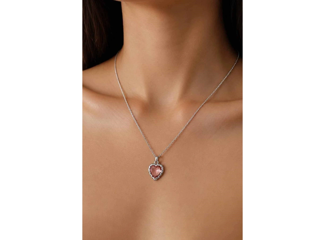 Gümüş Renk Kalp Figürlü Taş Detaylı  Kolye