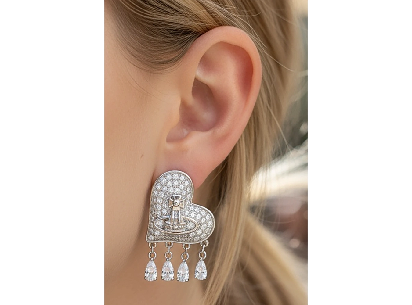 Gümüş Renk Kalp Figürlü Taş Detaylı Küpe (Çift)