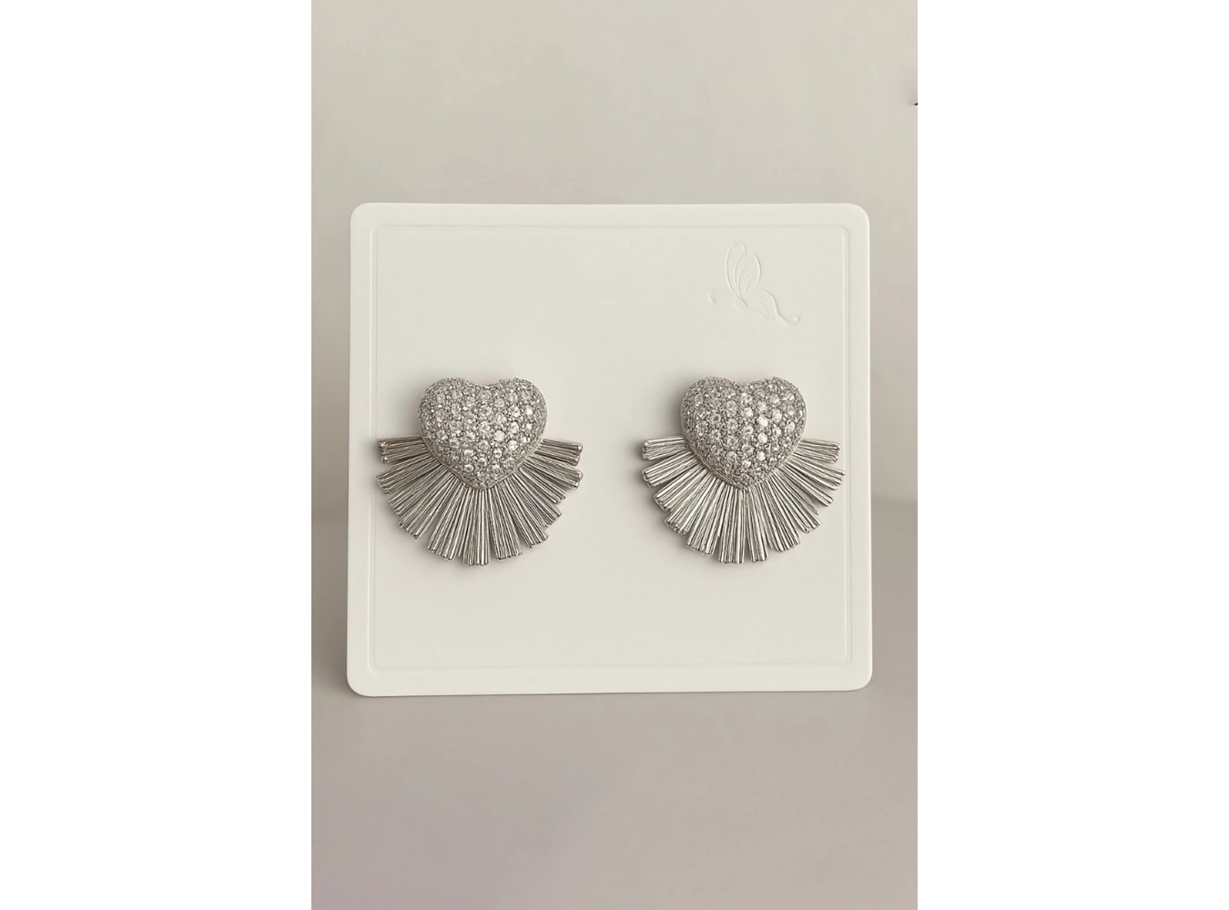 Gümüş Renk Kalp Figürlü Taş Detaylı Küpe (Çift)