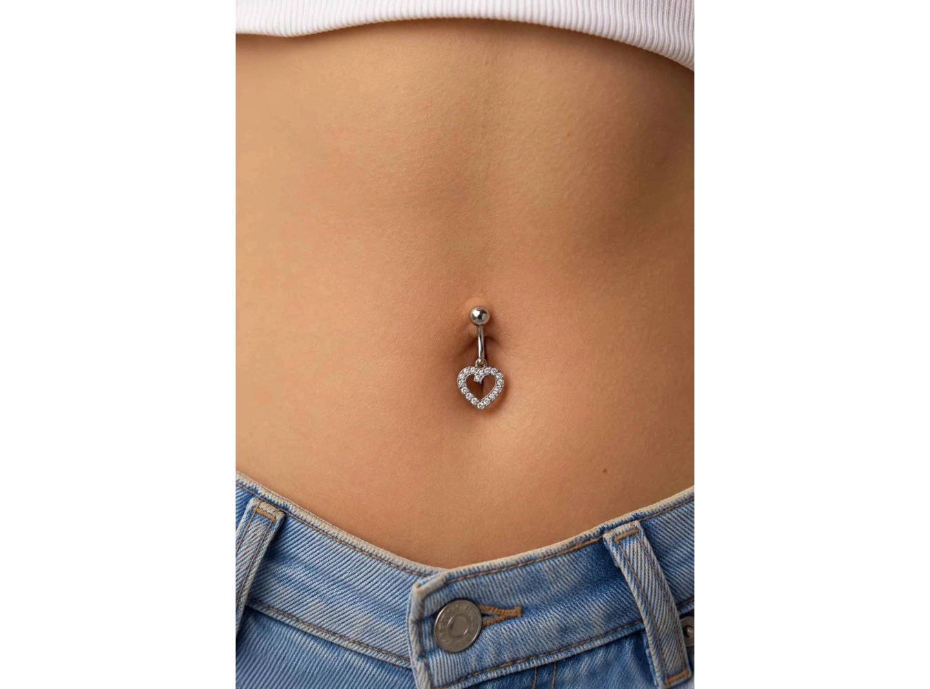 Gümüş Renk Kalp Figürlü Taşlı Cerrahi Çelik Göbek Piercing