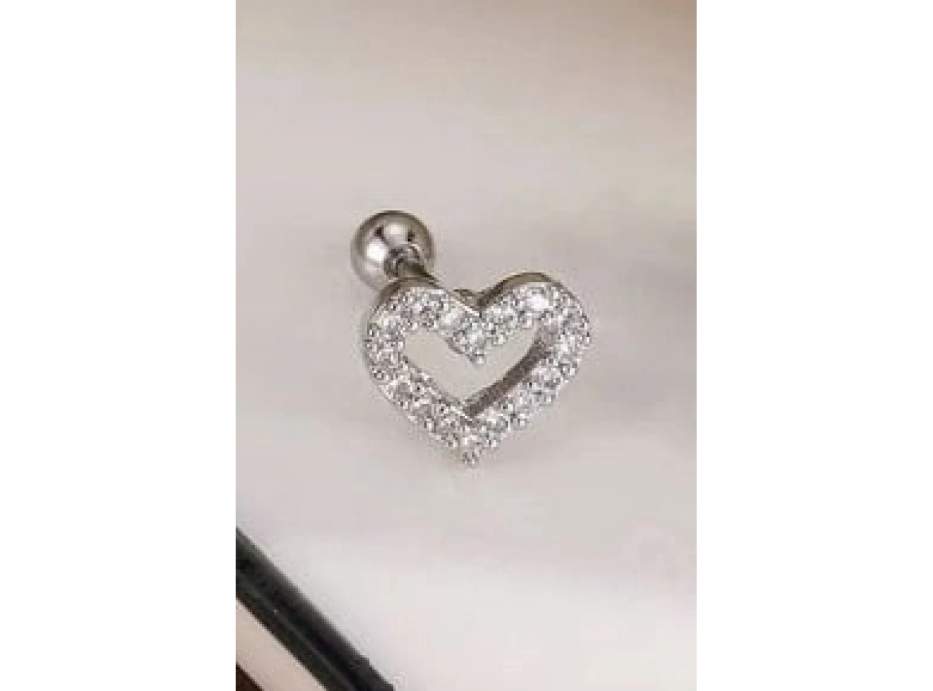 Gümüş Renk Kalp Figürlü Taşlı Cerrahi Çelik Tragus/Kıkırdak Küpe/Piercing (Tek)