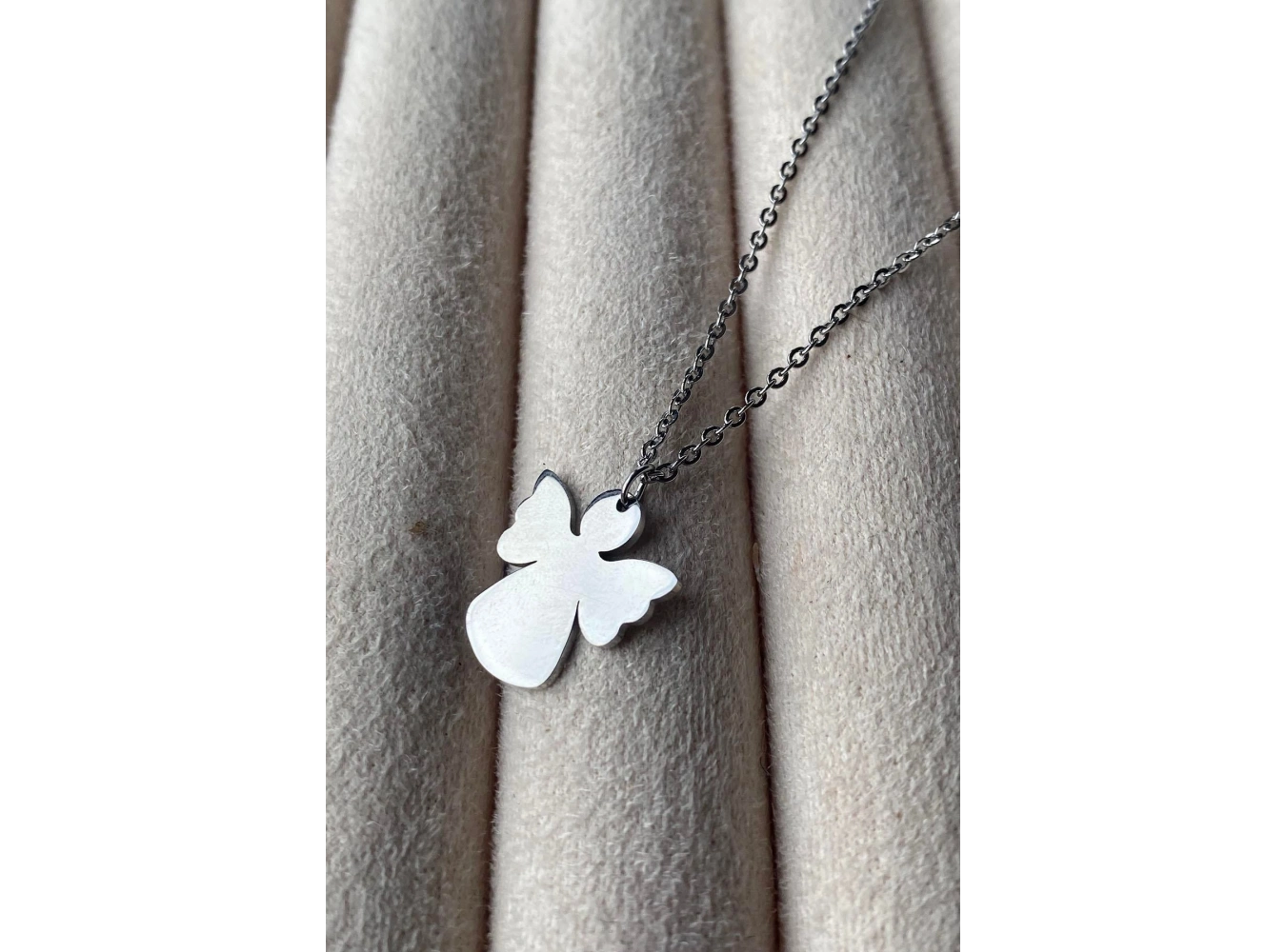 Gümüş Renk Kanat Figürlü Çelik Kolye