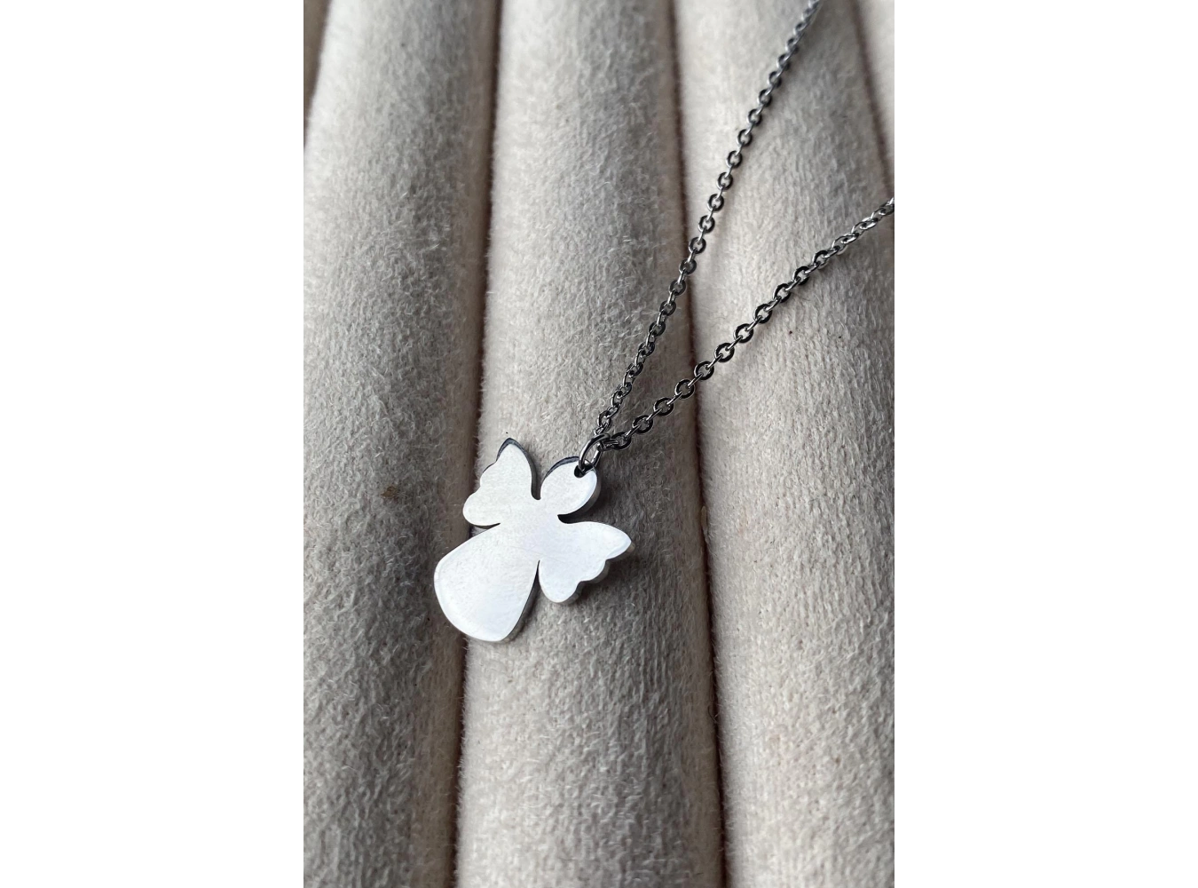 Gümüş Renk Kanat Figürlü Çelik Kolye