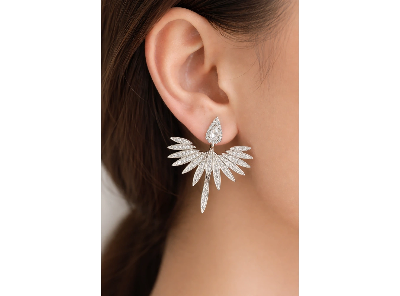 Gümüş Renk Kanat Figürlü Küpe (Çift)