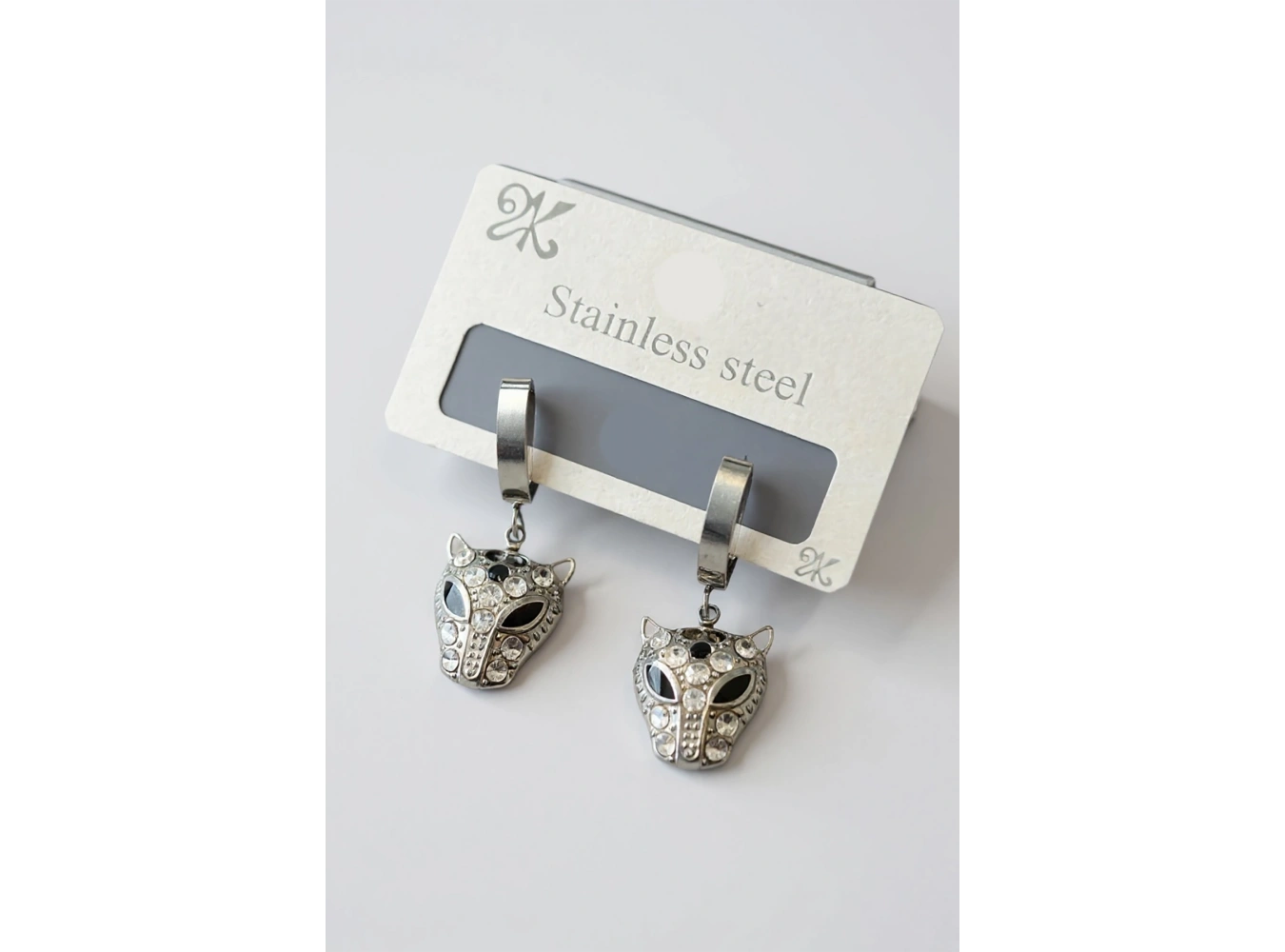 Gümüş Renk Kaplan Figürlü Taş Detaylı Çelik Küpe (Çift)