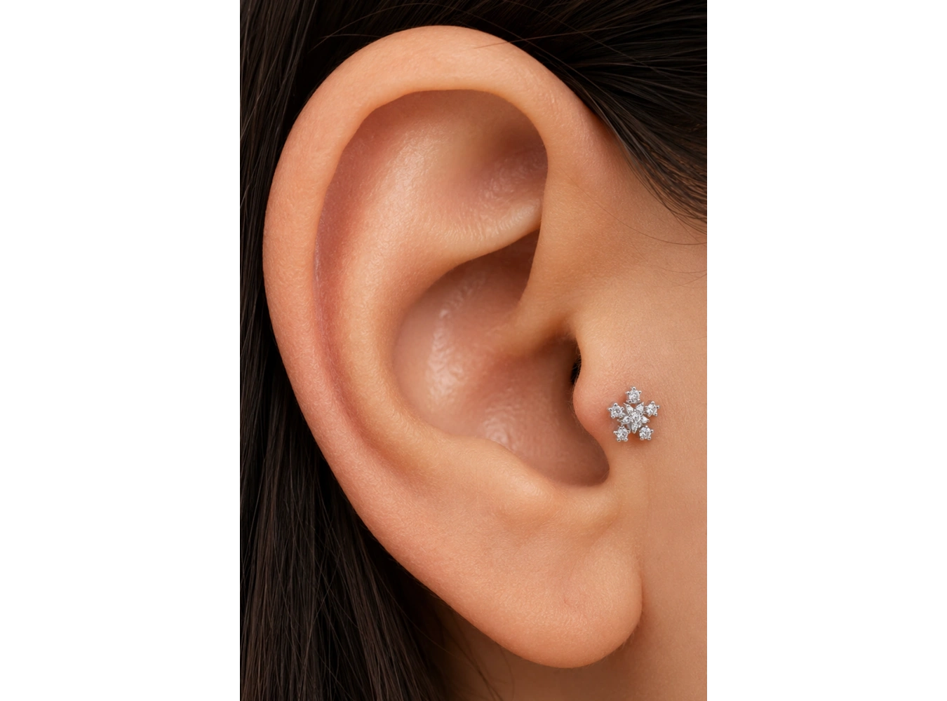 Gümüş  Renk Kar Tanesi  Figürlü  Taşlı Cerrahi Çelik Tragus/Kıkırdak Küpe/Piercing (Tek)