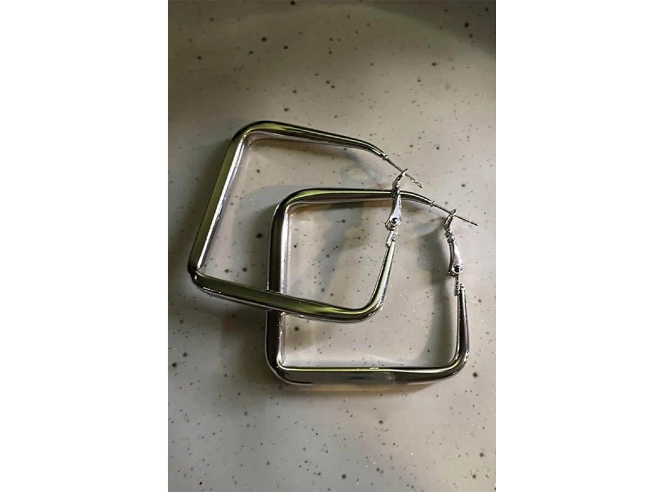 Gümüş Renk Kare Küpe (Çift)