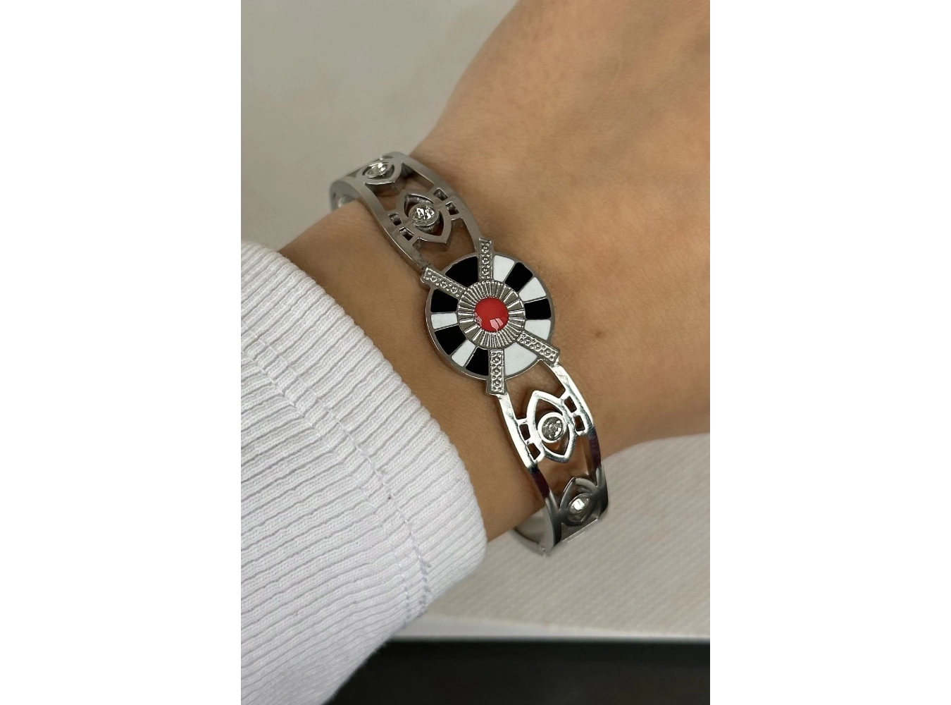 Gümüş Renk Karışık Figürlü Taş Detaylı Çelik Kelepçe Bileklik