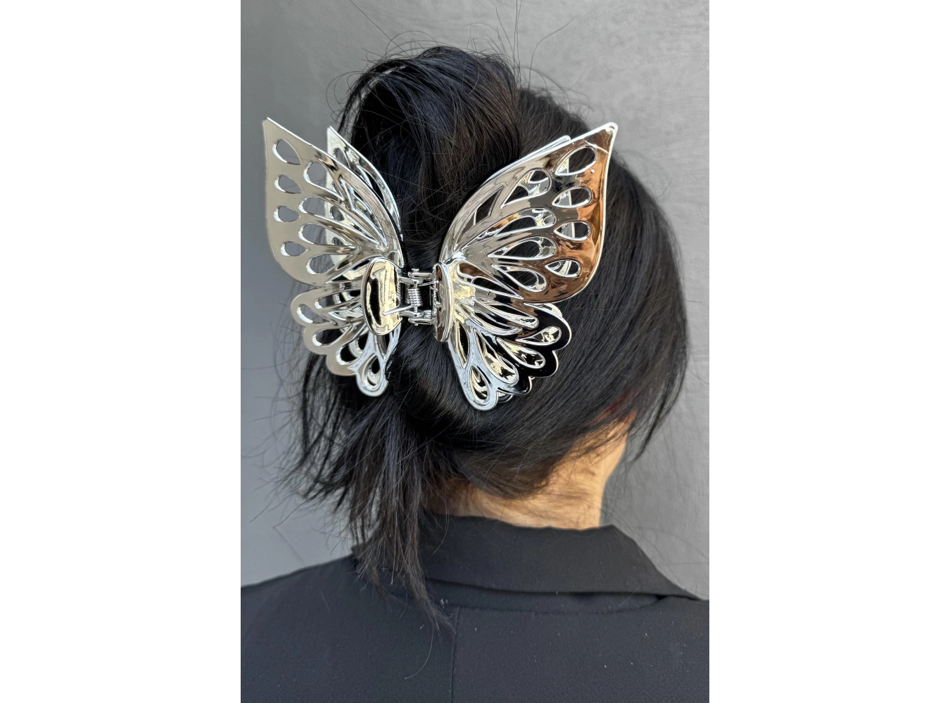 Gümüş Renk Kelebek Detaylı Mandal Toka