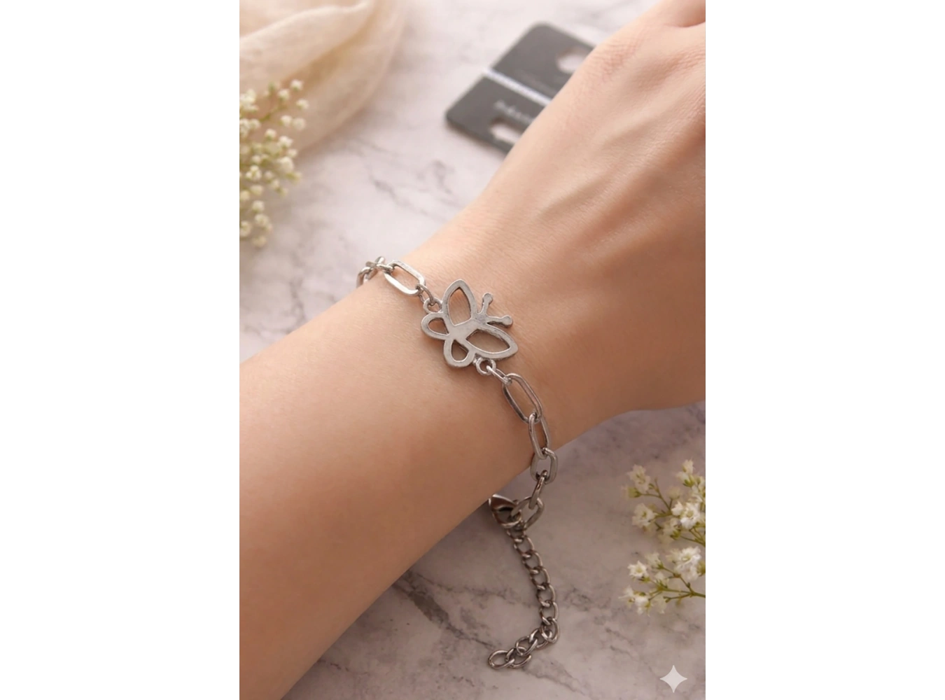 Gümüş Renk Kelebek Figürlü Bileklik