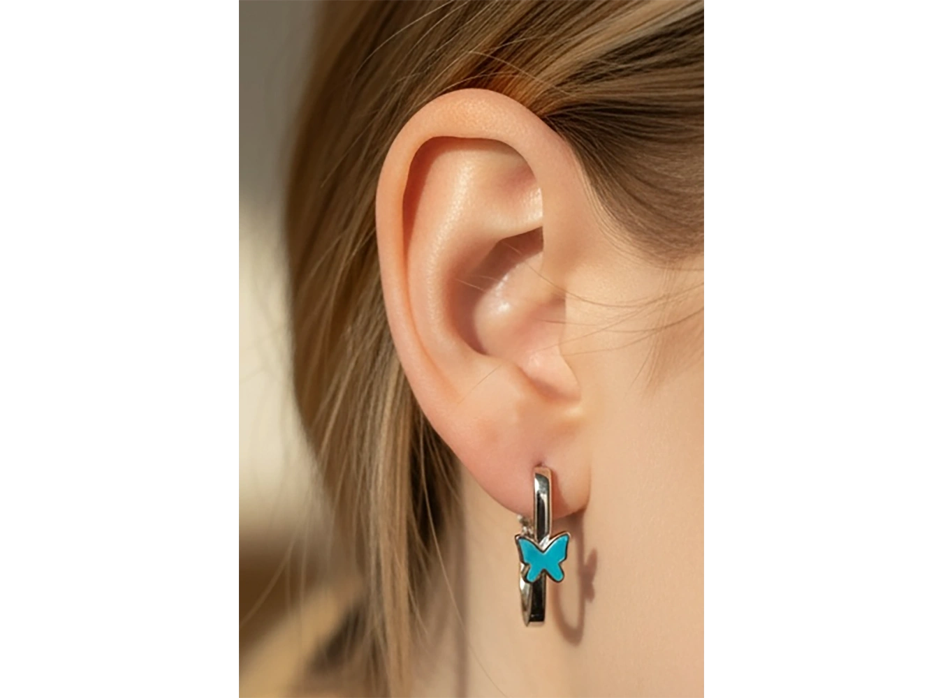 Gümüş Renk Kelebek Figürlü Çelik Küpe (Çift)