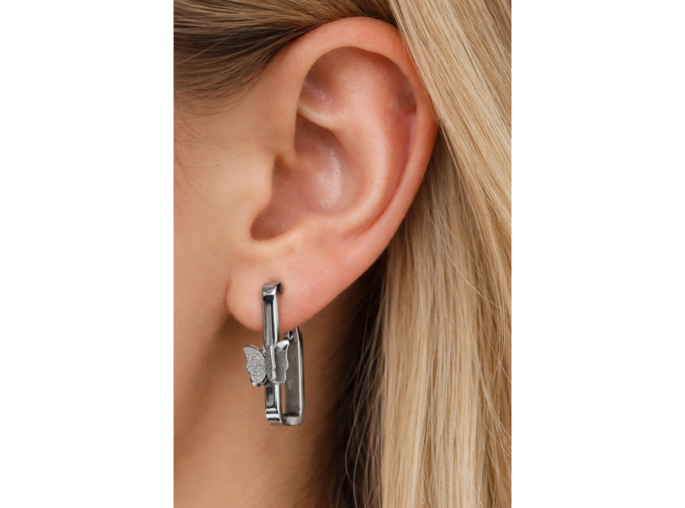 Gümüş Renk Kelebek Figürlü Çelik Küpe (Çift)