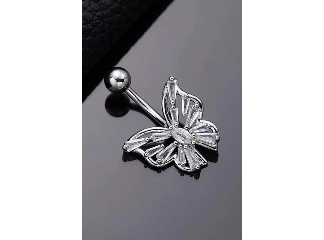 Gümüş Renk Kelebek Figürlü Cerrahi Çelik Göbek Piercing