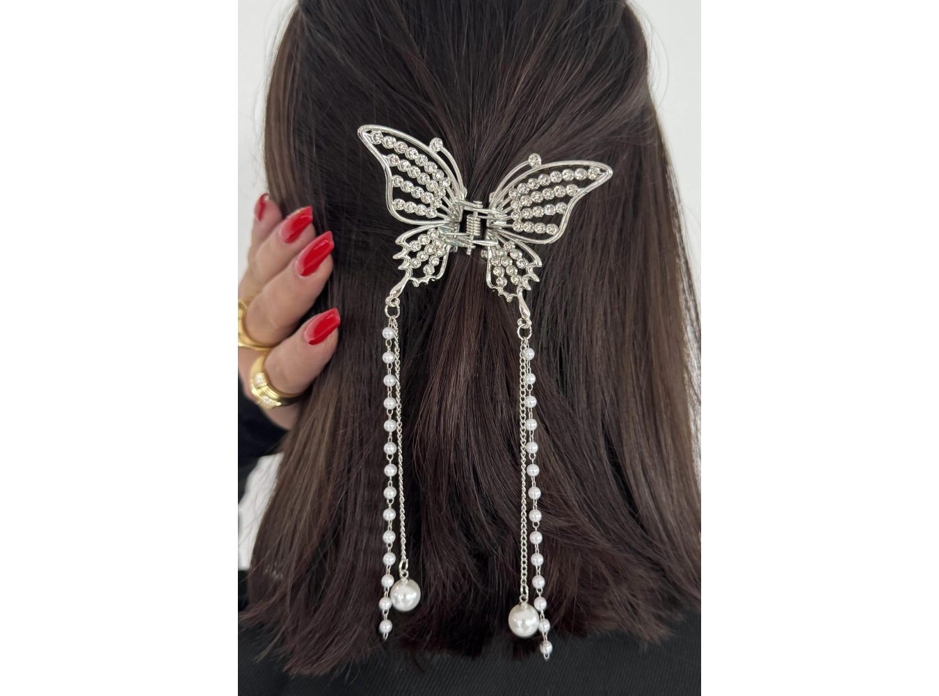 Gümüş Renk Kelebek Figürlü İnci Detaylı Sallantılı Metal Mandal Toka