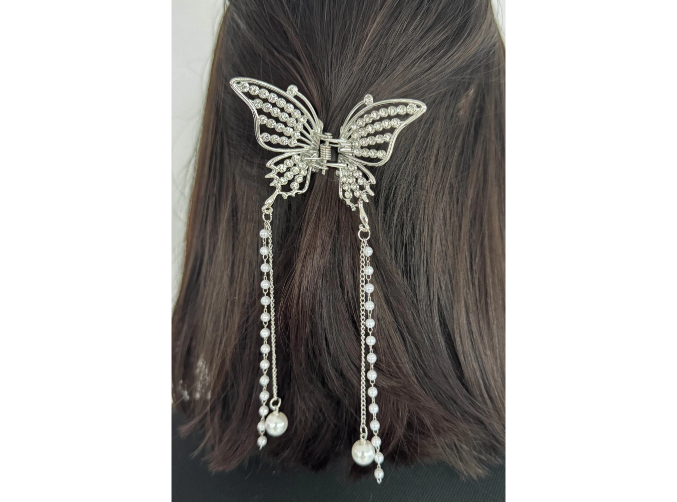 Gümüş Renk Kelebek Figürlü İnci Detaylı Sallantılı Metal Mandal Toka