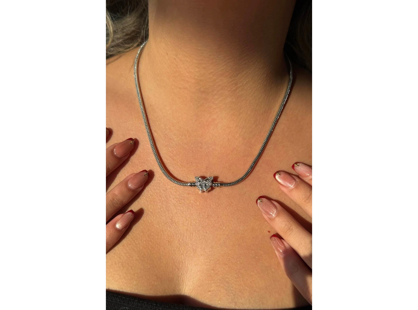 Gümüş Renk Kelebek Figürlü Kolye