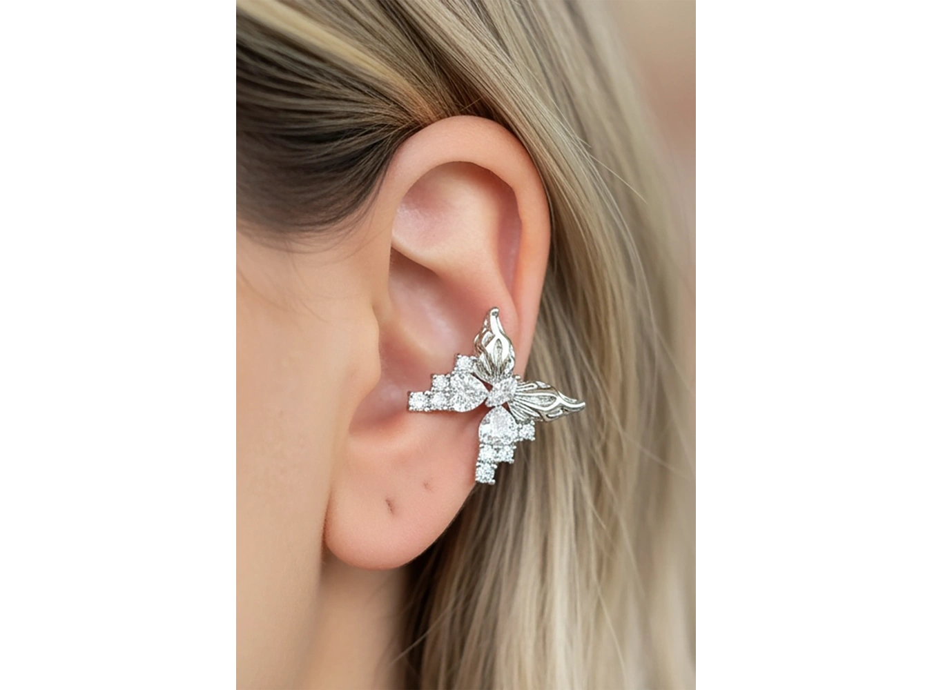 Gümüş Renk Kelebek Figürlü Taş Detaylı 14K Altın Kaplama TX Ear Cuff (Tek)