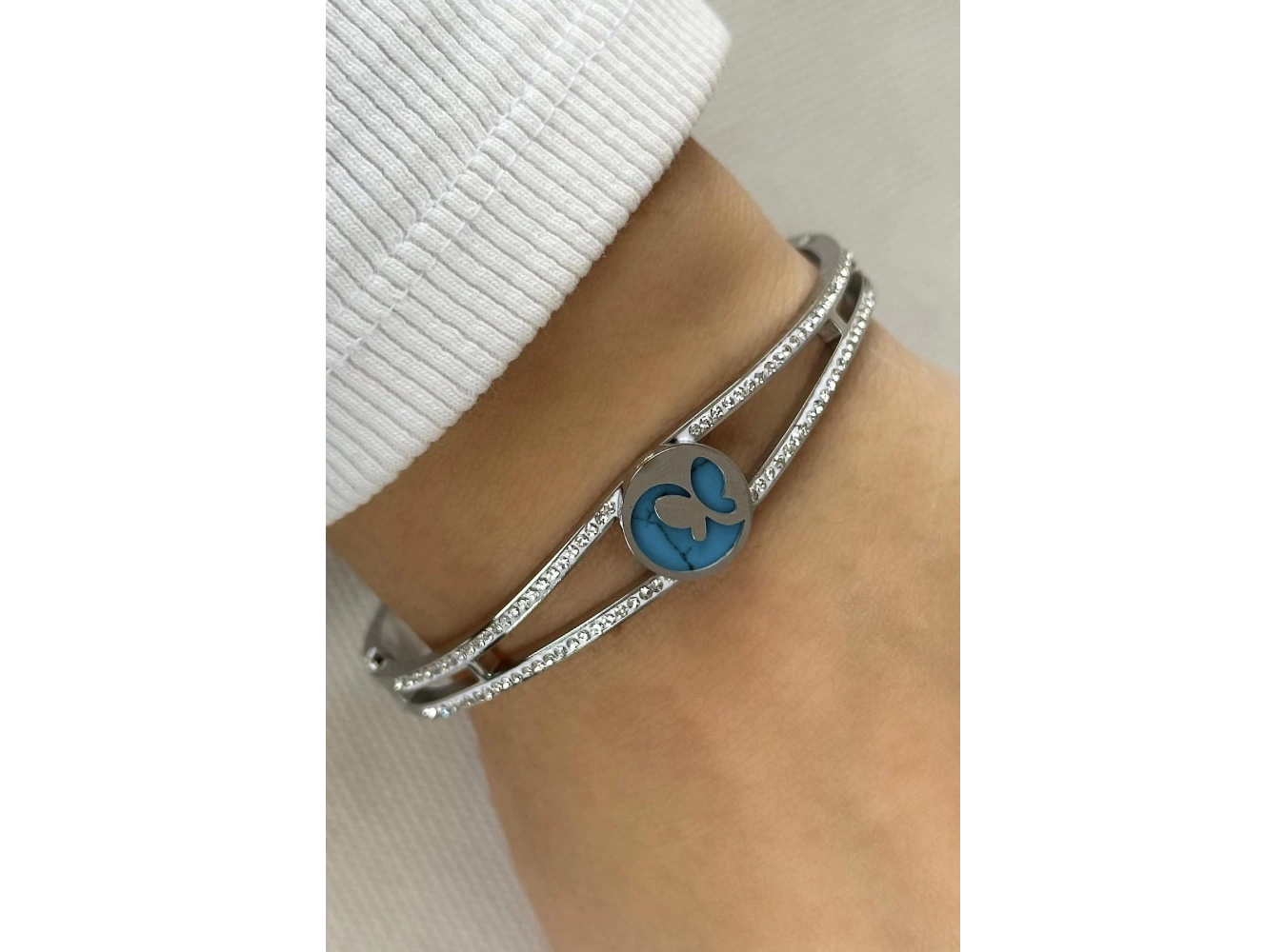 Gümüş Renk Kelebek Figürlü Taş Detaylı Çelik Kelepçe Bileklik