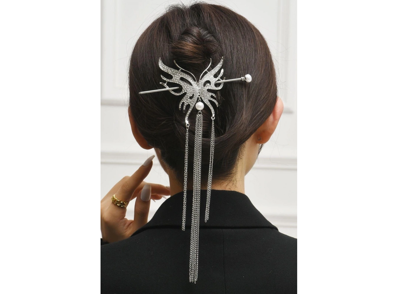 Gümüş Renk Kelebek Figürlü Taşlı Sallantılı Topuz Toka