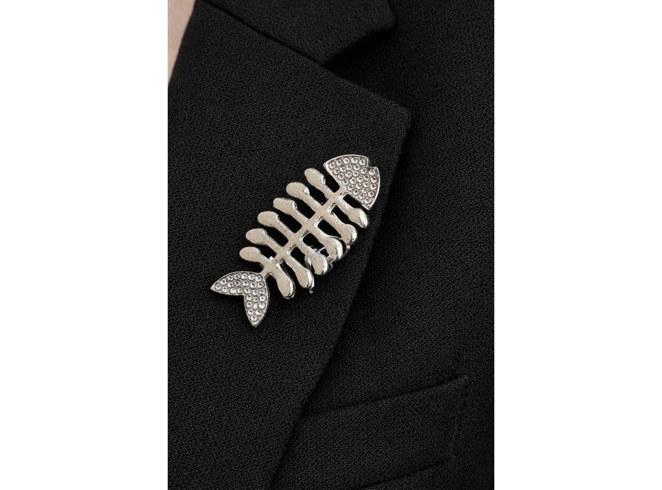 Gümüş Renk Kılçık Figürlü Broş