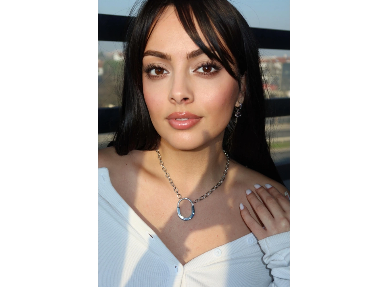 Gümüş Renk Kilit Figürlü Taş Detaylı Çelik Kolye