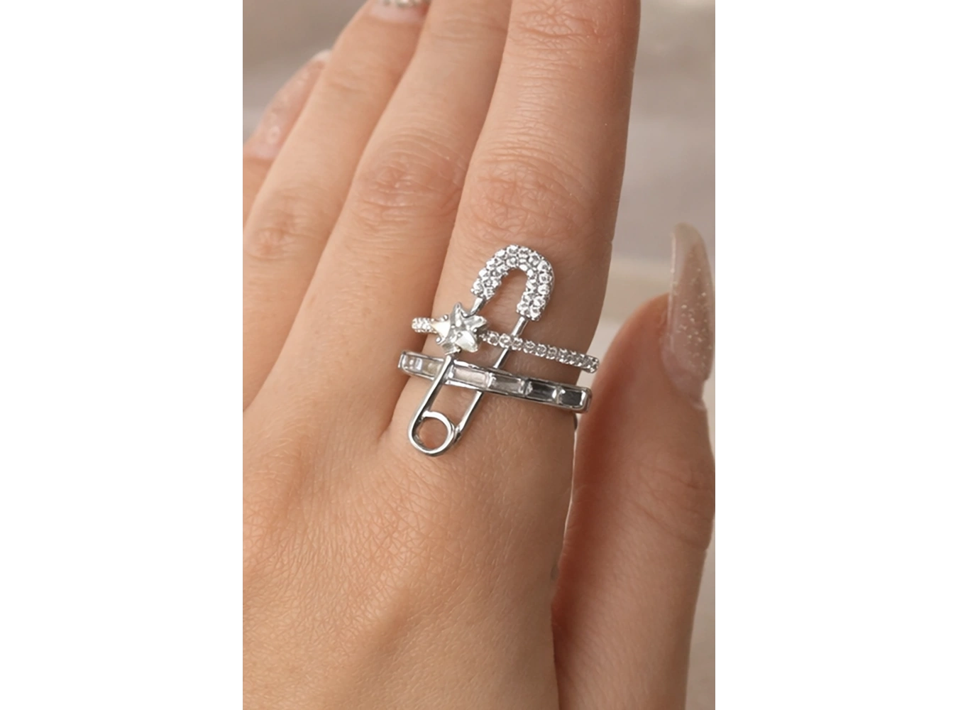 Gümüş Renk Kilitli İğne Figürlü Ayarlanabilir Yüzük