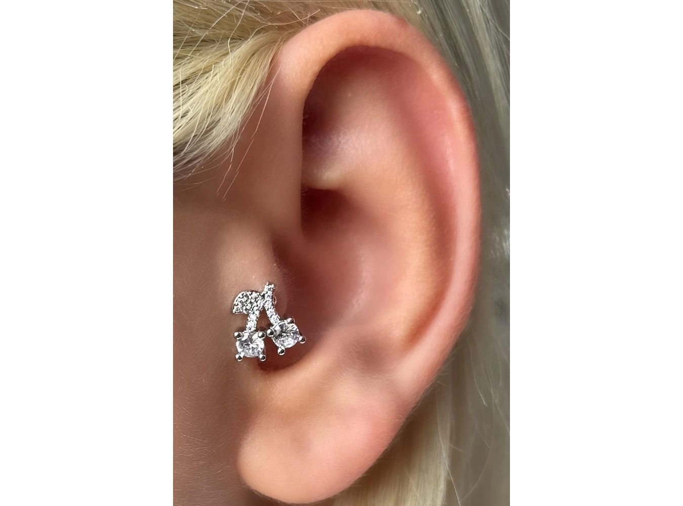 Gümüş Renk Kiraz Figürlü Çelik Tragus/Kıkırdak Küpe/Piercing (Tek)