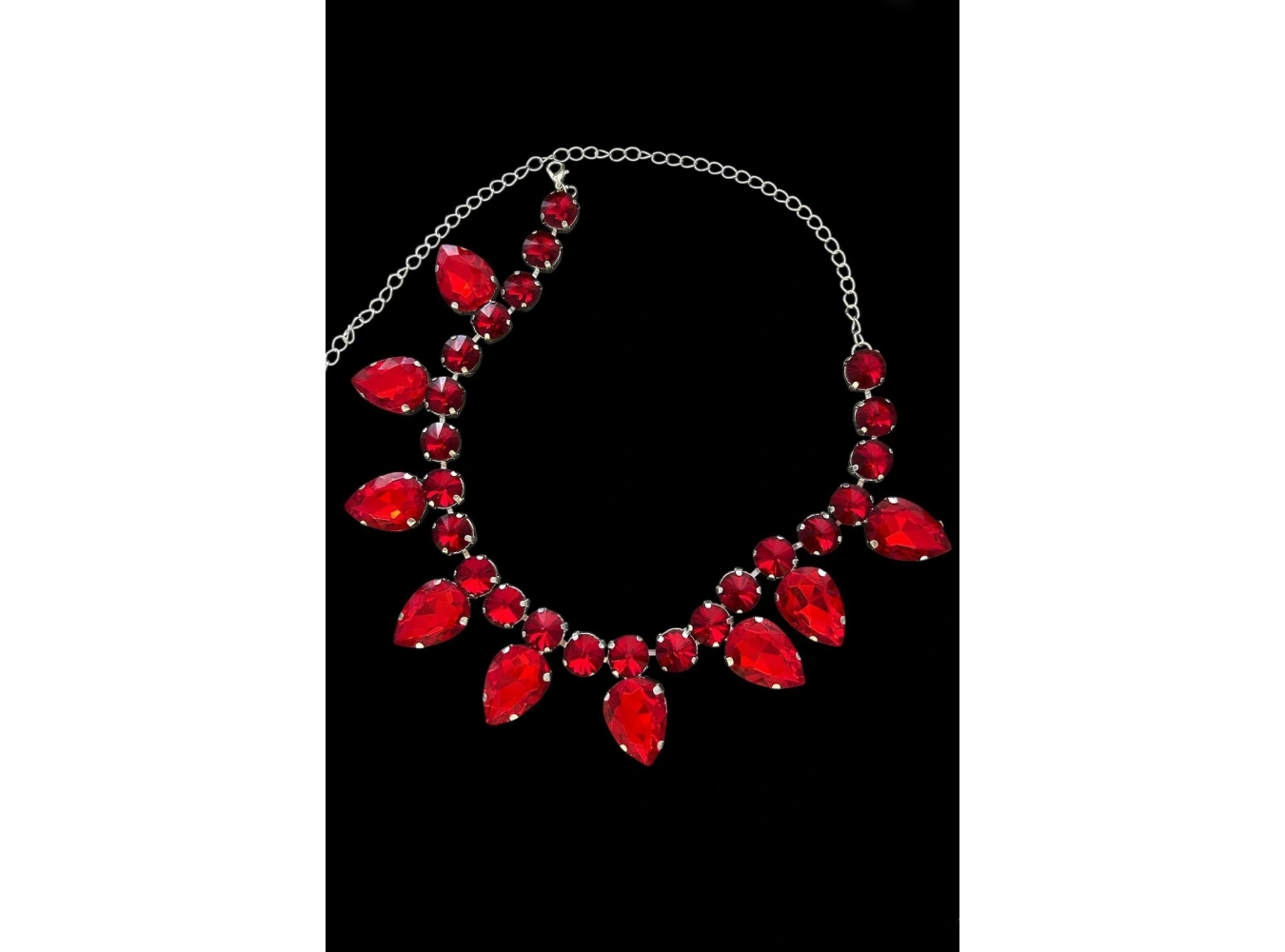 Gümüş Renk Kırmızı Taş Detaylı Tasarım Abiye Kolye