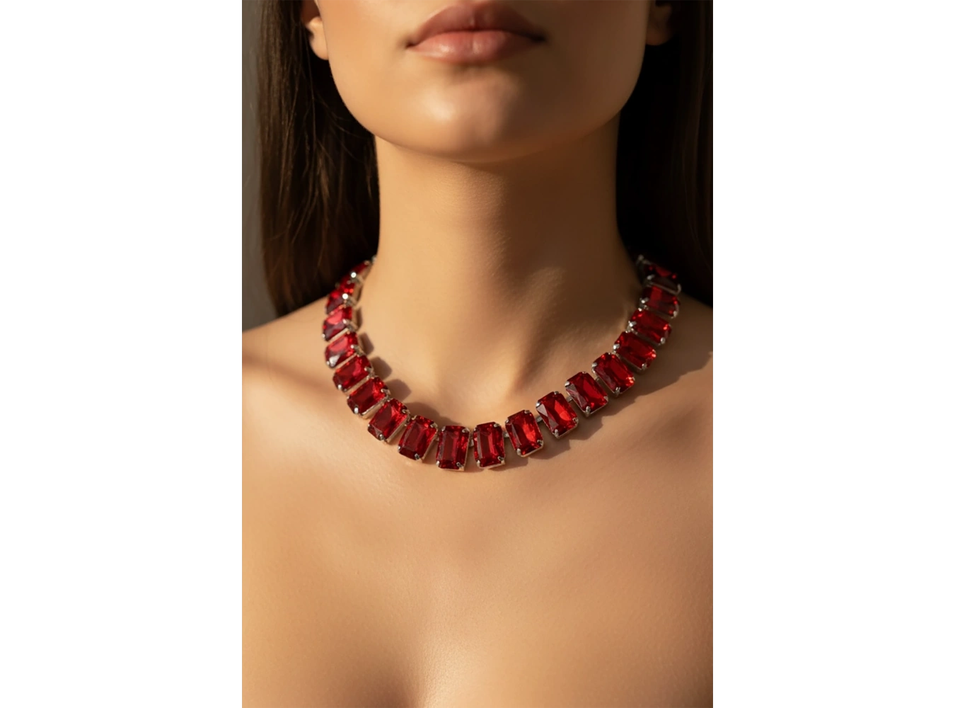 Gümüş Renk Kırmızı Taş Detaylı Tasarım Abiye Kolye