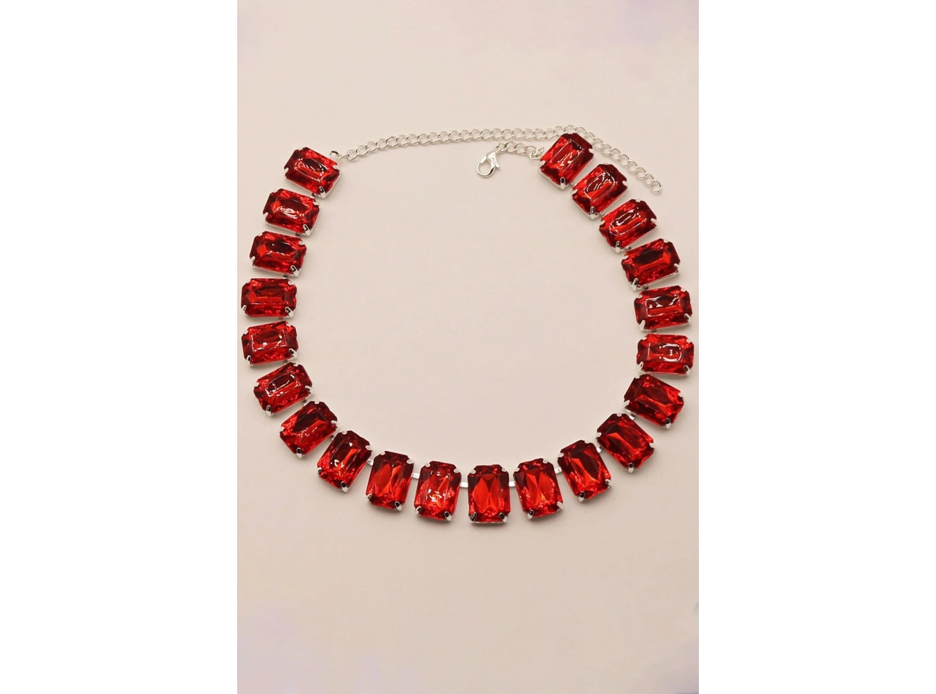 Gümüş Renk Kırmızı Taş Detaylı Tasarım Abiye Kolye