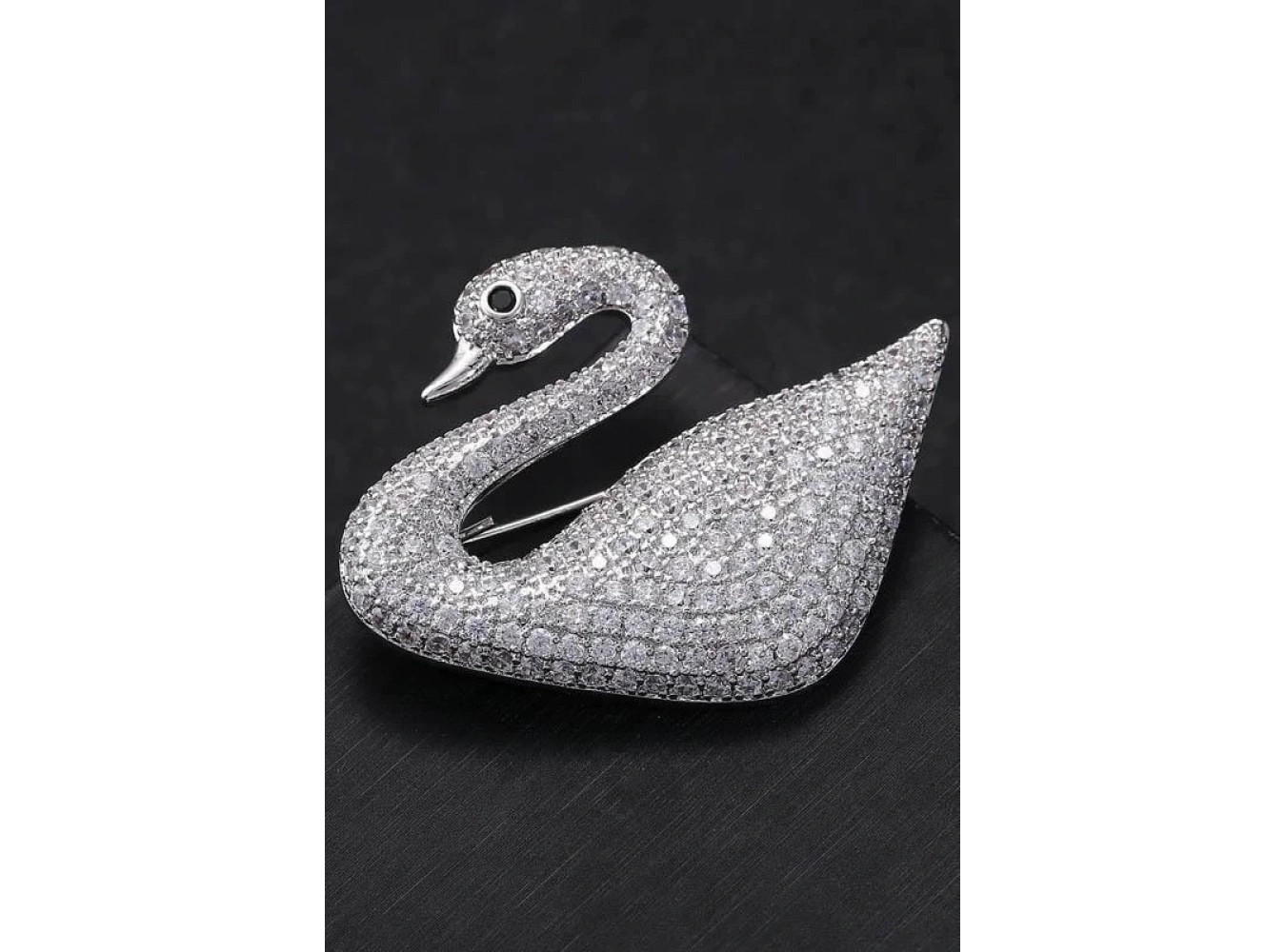 Gümüş Renk Kuğu Figürlü Taş Detaylı Broş