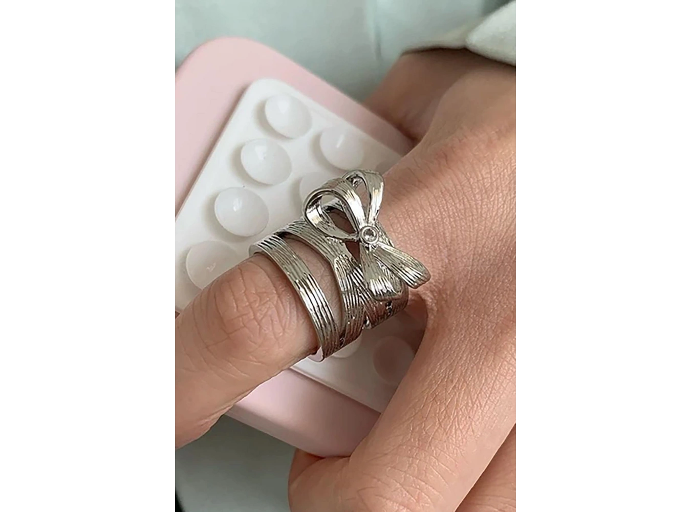 Gümüş Renk Kurdele Figürlü Ayarlanabilir Çelik Yüzük