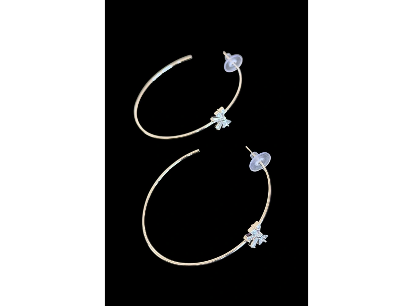 Gümüş Renk Kurdele Figürlü Halka Küpe (Çift)