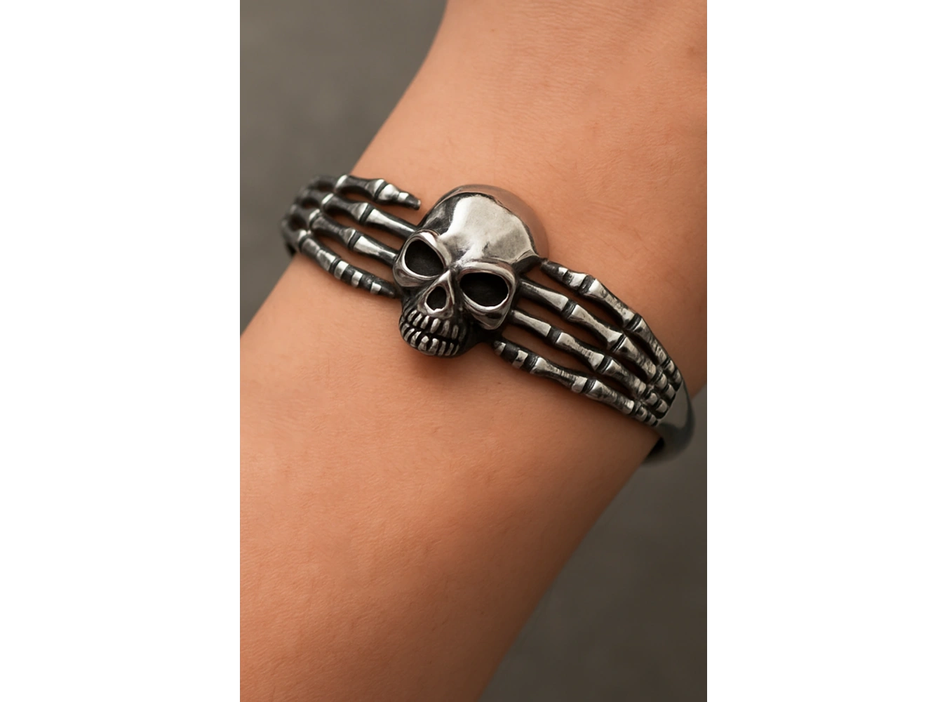 Gümüş Renk Kurukafa Figürlü Erkek Çelik Kelepçe Bileklik