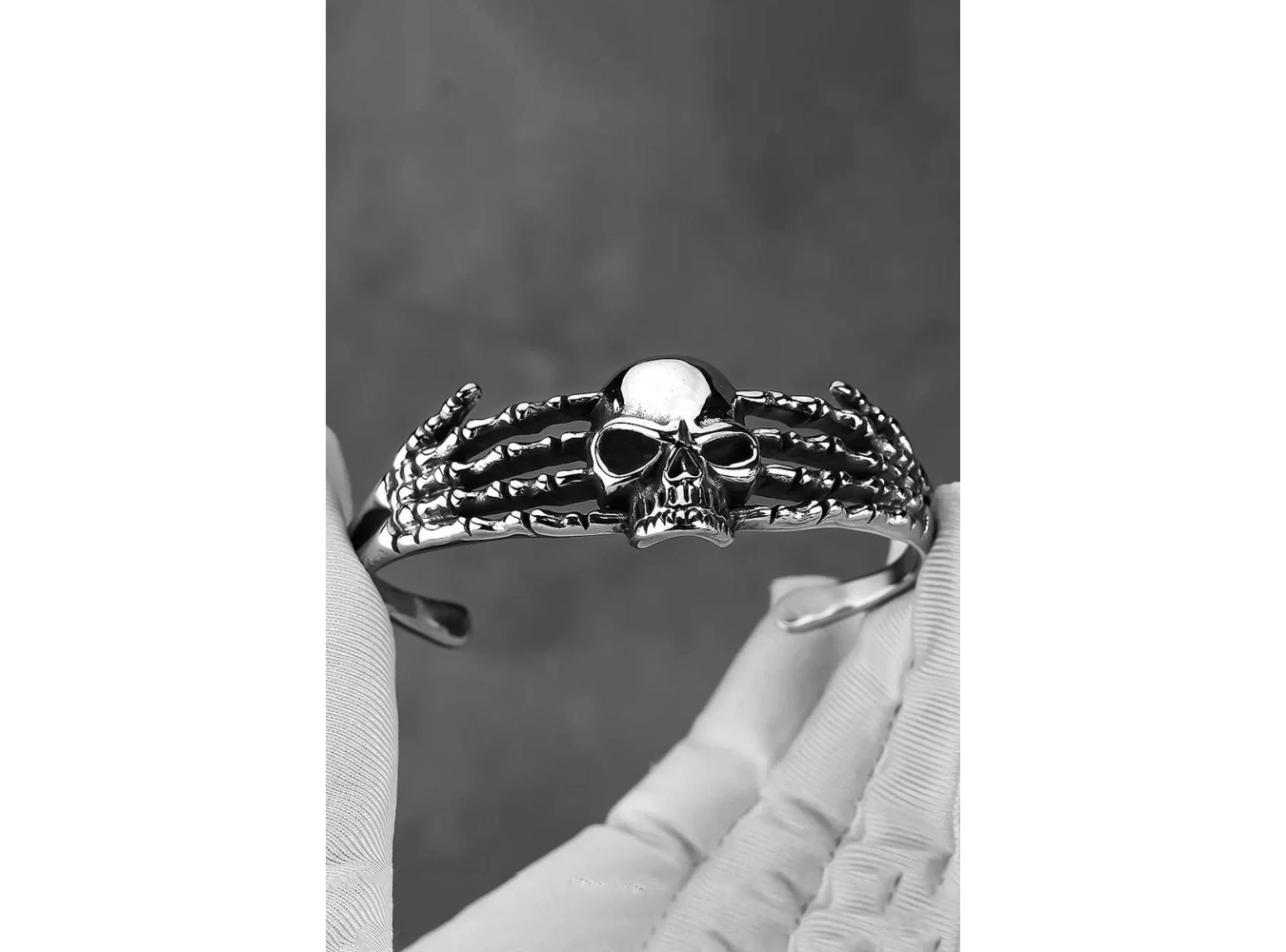 Gümüş Renk Kurukafa Figürlü Erkek Çelik Kelepçe Bileklik