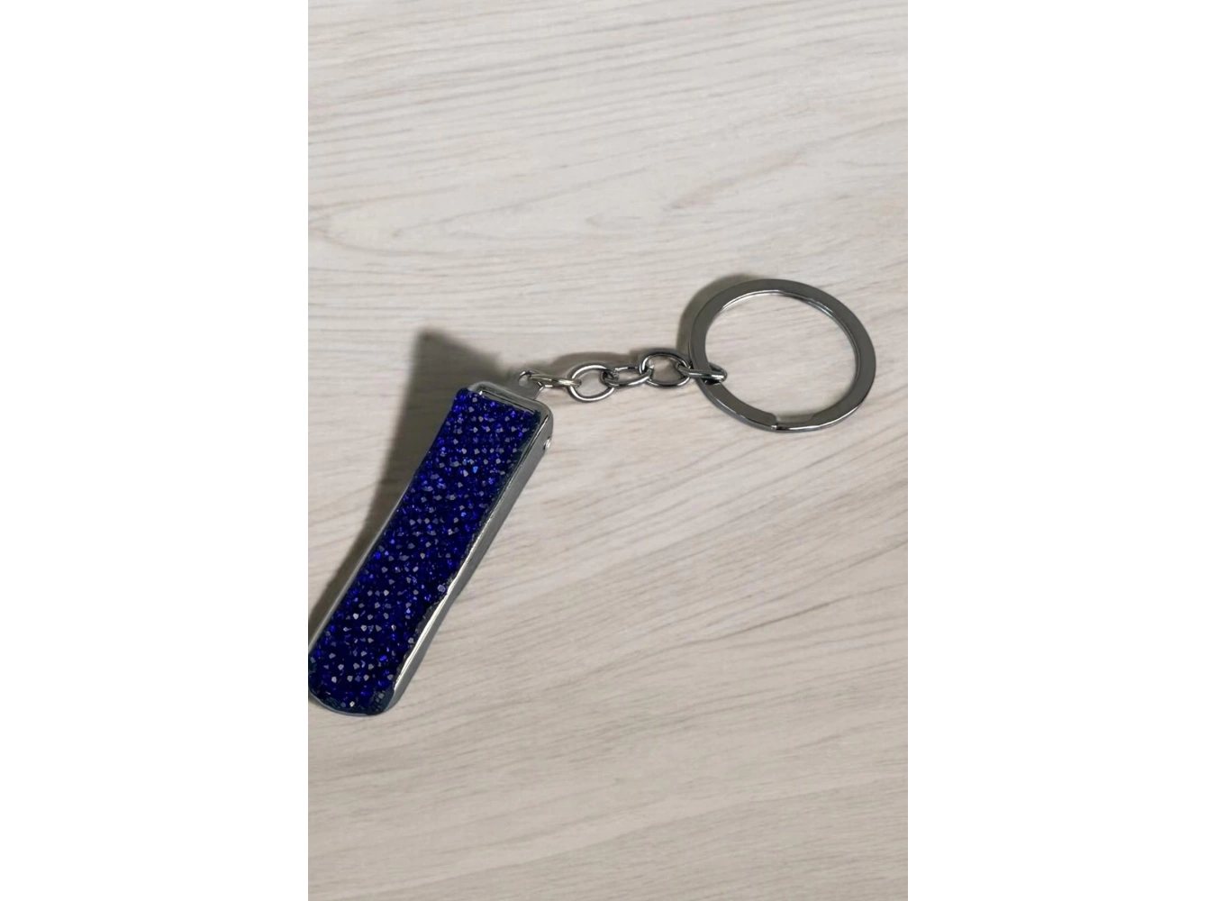 Gümüş Renk Lacivert Taş Detaylı Tırnak Makaslı Anahtarlık