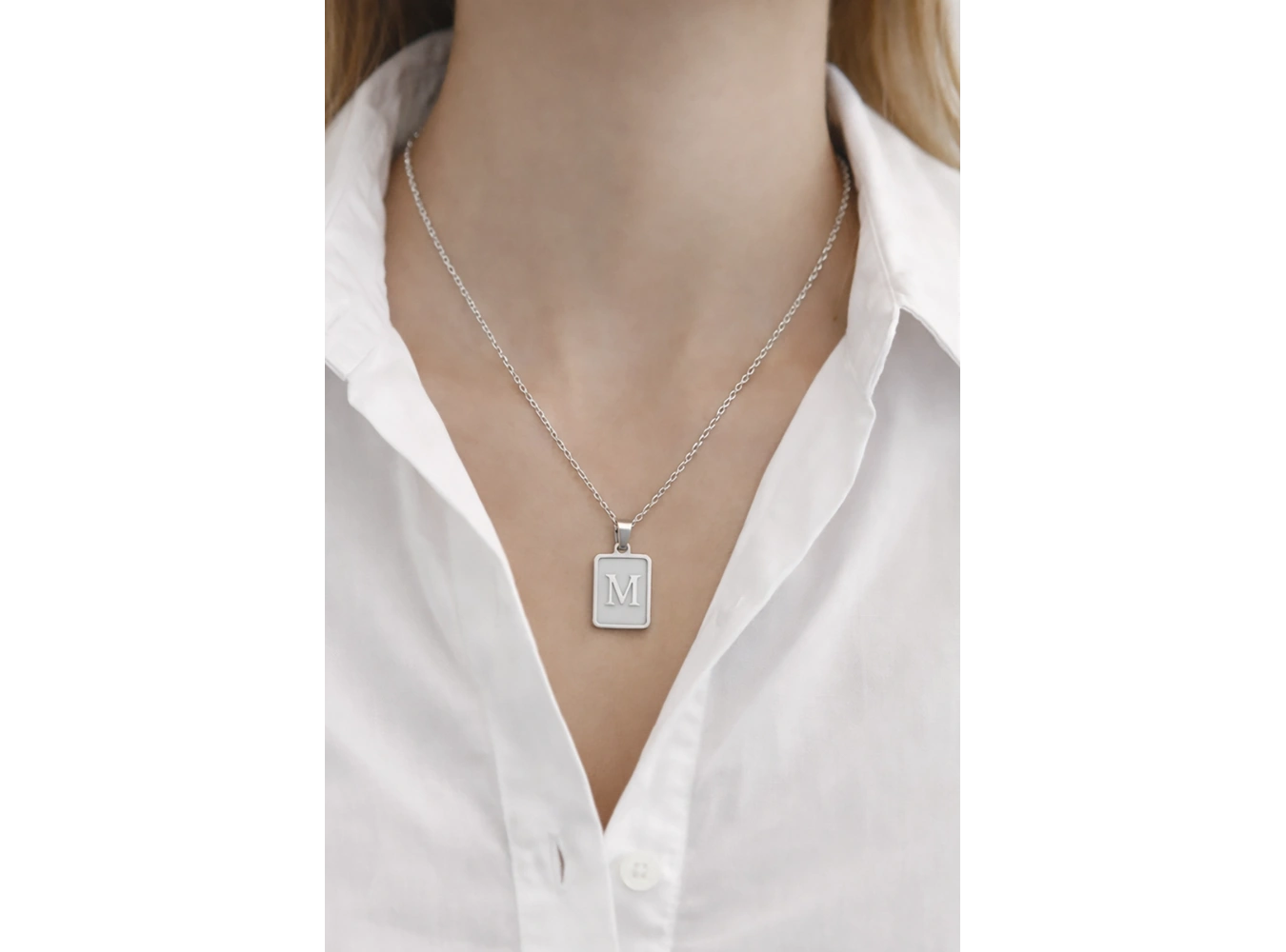Gümüş Renk M Harf Çelik Kolye