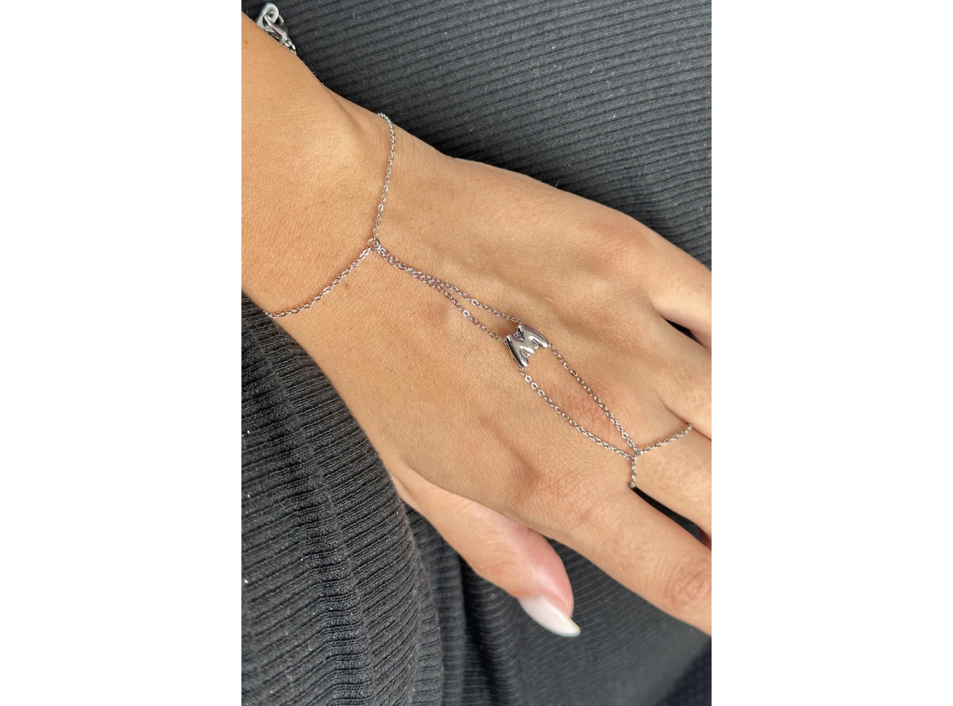 Gümüş Renk M Harf Çelik Şahmeran